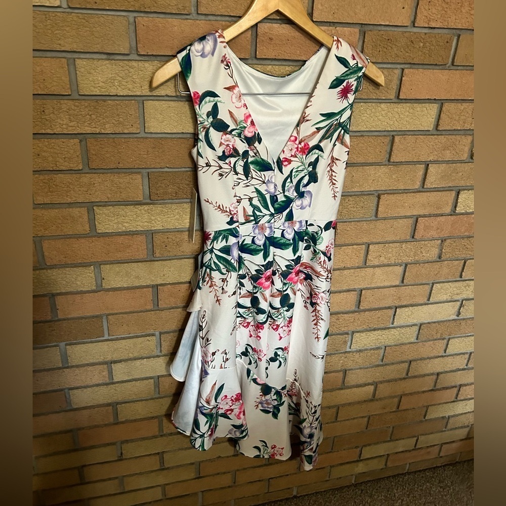 NWT Eliza J Cream Sleeveless Cream Floral Draped Dress Knee Length Size 0 - Picture 3 of 5